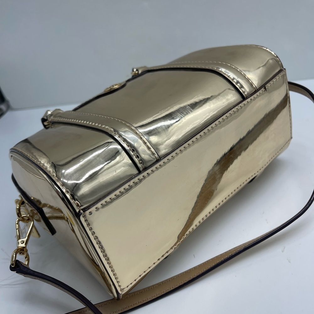 MICHAEL KORS Jet Set Sm Metallic Convertible Crossbody Duffle XBODY
Pale Gold - Picture 5 of 16